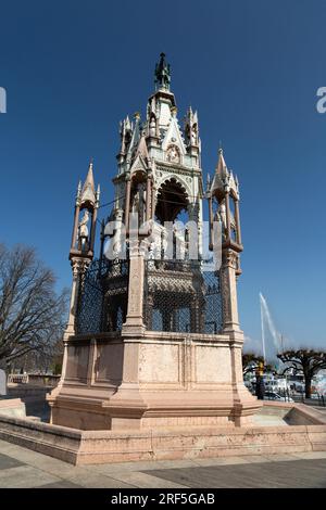 Genève, Suisse - 25 mars 2022 : le monument Brunswick est un mausolée construit en 1879 dans le jardin des Alpes pour commémorer Charles II, duc de BR Banque D'Images