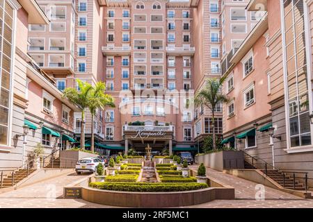 Villa Rosa Kempinski Nairobi Explorez la ville avec style et confort en séjournant dans le meilleur hôtel 5 étoiles de luxe de Nairobi. Offrant la fusion parfaite o Banque D'Images