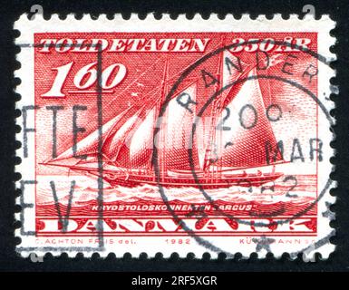DANEMARK - CIRCA 1982 : timbre imprimé par le Danemark, montre un ancien navire, circa 1982 Banque D'Images