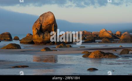 Claudie Beach/Sunrise Lockhart RV., Iron Range NP., Cape York Peninsula, Queensland Banque D'Images