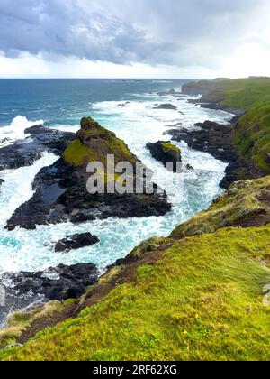 Vues spectaculaires de la zone côtière de Summerlands vers les Nobbies sur Phillip Island, Victoria, Australie. Banque D'Images