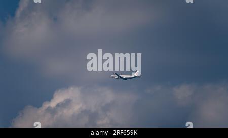 L'avion B-5956 de China International Airlines par une journée ensoleillée. Banque D'Images