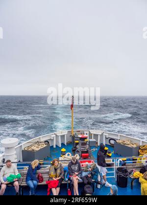 Passants sur le ferry Scillonian, mer Celtique, sur la route de Hugh Town, St Marys, îles Scilly, Cornouailles, Angleterre, ROYAUME-UNI, GB. Banque D'Images