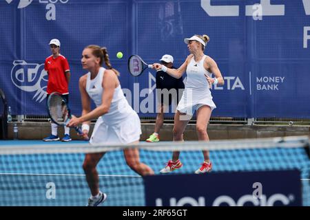 Prague, Praha, République tchèque. 31 juillet 2023. OLIVIA NICHOLLS (GBR), ALICIA Barnett (GBR) en action lors du LIVESPORT PRAGUE OPEN - Womens tennis - WTA250 (crédit image : © Mathias Schulz/ZUMA Press Wire) À USAGE ÉDITORIAL UNIQUEMENT! Non destiné à UN USAGE commercial ! Banque D'Images