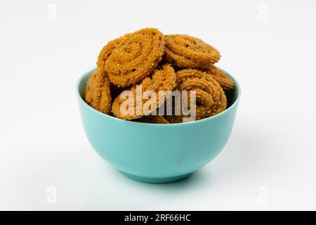 MURUKKU, Kerala collation spéciale à base de farine de riz, image isolée disposée sur fond blanc. Banque D'Images
