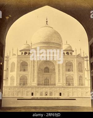 DAS Taj Mahal in Agra im Jahre 1887, Indien, Historisch, digital restaurierte Reproduktion von einer Vorlage aus der damaligen Zeit / le Taj Mahal in Agra en 1887, Inde, historique, numériquement restauré reproduction d'un original de l'époque. Banque D'Images