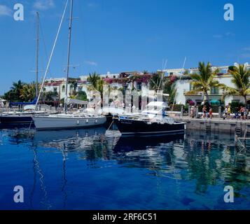 À Puerto de Mogan sur la côte sud-ouest. E-Espagne/Grande Canarie Banque D'Images