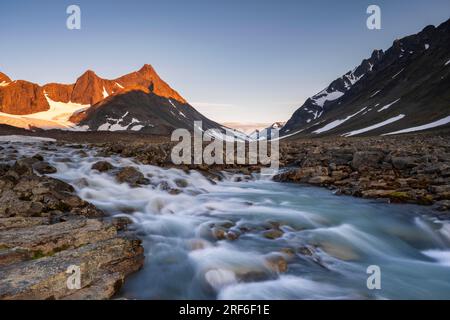 Vallée de Kaskasavagge, montagne Kuopertjakka, rivière Gaskkasjohka, massif du Kebnekaise, Laponie, Suède Banque D'Images