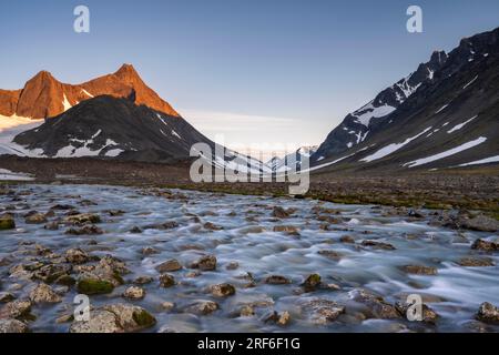 Vallée de Kaskasavagge, montagne Kuopertjakka, rivière Gaskkasjohka, massif du Kebnekaise, Laponie, Suède Banque D'Images