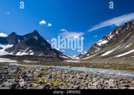 Vallée de Kaskasavagge, montagne Kuopertjakka, rivière Gaskkasjohka, massif du Kebnekaise, Laponie, Suède Banque D'Images