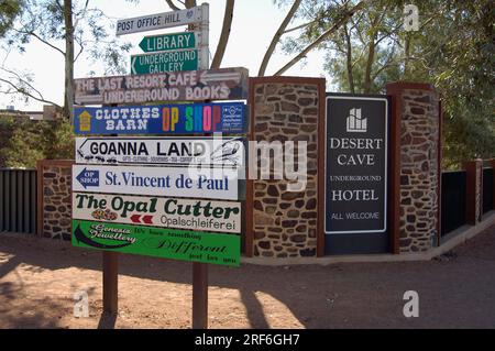 Panneaux de signalisation, Coober Pedy, Australie méridionale, Australie, panneaux de signalisation Banque D'Images