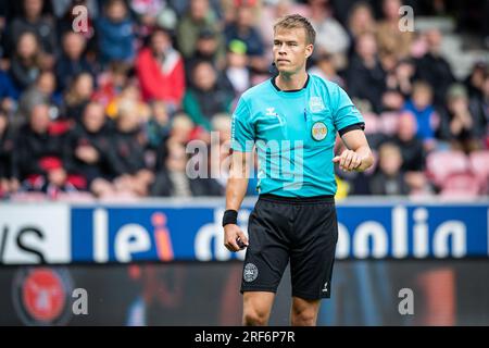 Herning, Danemark. 30 juillet 2023. Arbitre Jacob Karlsen vu lors du 3F Superliga match entre le FC Midtjylland et Silkeborg IF au MCH Arena de Herning. (Crédit photo : Gonzales photo - Morten Kjaer). Banque D'Images