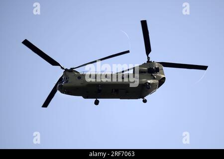 Zweimotoriger US-Militärhubschrauber Boeing CH-47F Chinook, Archivbild Banque D'Images