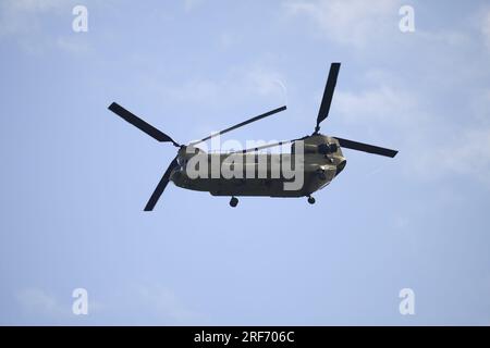 Zweimotoriger US-Militärhubschrauber Boeing CH-47F Chinook, Archivbild Banque D'Images