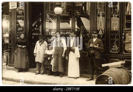 Devanture du débit de vins Albert, 35 rue de la Chaussee d'Antin, Paris. Carte postale DEBUT XXeme siecle. Banque D'Images