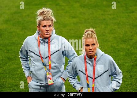 Les anglaises Millie Bright (à gauche) et Rachel Daly inspectent le terrain avant la coupe du monde féminine de la FIFA 2023, match du groupe D au Hindmarsh Stadium, à Adélaïde, en Australie. Date de la photo : mardi 1 août 2023. Banque D'Images