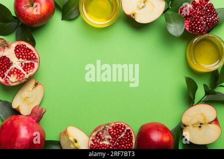 Rosh hashanah concept. Cadre fait de symboles juif vacances du nouvel an traditionnel. Vue de dessus avec espace de copie. Banque D'Images