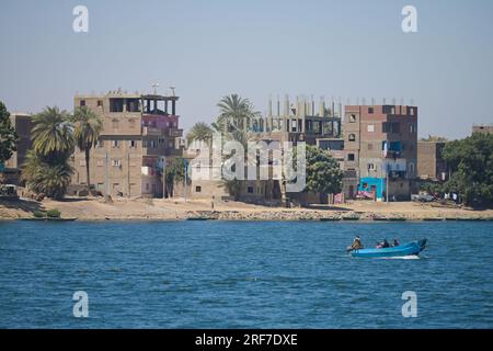 Einfaches Dorf am Nil, südlich von Luxor, Ägitten Banque D'Images
