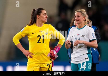 Dunedin, Nouvelle-Zélande. 30 juillet 2023. La gardienne Victoria Esson (21 Nouvelle-Zélande) et Katie Bowen (14 Nouvelle-Zélande) semblent abattues et déçues lors du match de football de la coupe du monde féminine de la FIFA 2023 entre la Suisse et la Nouvelle-Zélande au Dunedin Stadium de Dunedin, Nouvelle-Zélande. (Photo : Daniela Porcelli/Sports Press photo/C - - Alamy) crédit : SPP Sport Press photo. /Alamy Live News Banque D'Images