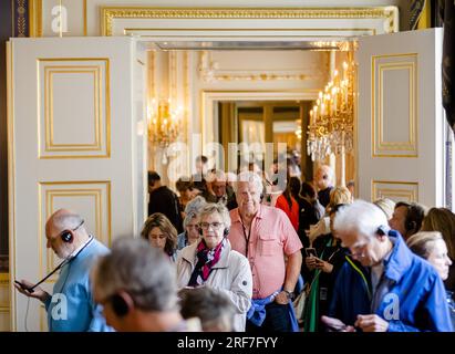 LA HAYE - les visiteurs se promènent dans le palais de Noordeinde. Le palais et les écuries royales ont ouvert leurs portes au public. Cette année, les deux sites peuvent être visités pendant douze jours au lieu de quatre. ANP SEM VAN DER WAL pays-bas Out - belgique Out Banque D'Images