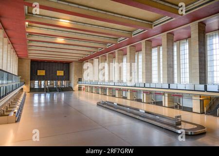 Ehemalige zentrale Abfertigungshalle, Flughafen Tempelhof, Platz der Luftbrücke, Tempelhof, Berlin, Allemagne Banque D'Images