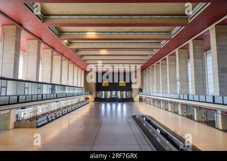 Ehemalige zentrale Abfertigungshalle, Flughafen Tempelhof, Platz der Luftbrücke, Tempelhof, Berlin, Allemagne Banque D'Images