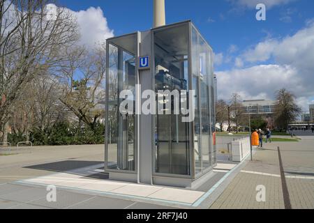 Aufzug zur U 5, U-Bahnhof Rotes Rathaus, Mitte, Berlin, Allemagne Banque D'Images