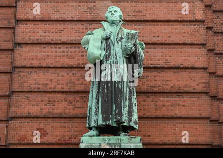 Statue Martin Luther, rue Hauptkirche Michaelis, Hambourg, Allemagne Banque D'Images