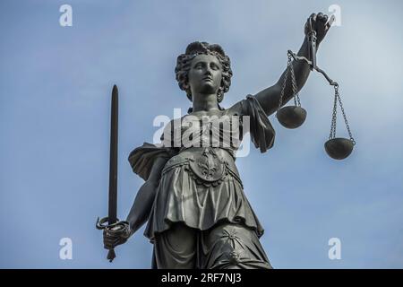 Gerechtigkeitsbrunnen mit Justitia, Römerberg, Altstadt, Zentrum, Francfort-sur-le-main, Hessen, Allemagne Banque D'Images