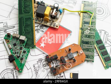 Drapeau de la République de Chine sur le noyau d'un processeur d'une carte de circuit imprimé électronique. Concept pour la suprématie dans la micropuce mondiale et Banque D'Images