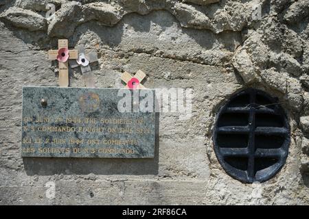 Plaque commémorative du Commando N3 à la batterie de canons de Merville. Banque D'Images