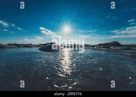 Eau gelée dans le lac par temps froid d'hiver, Kirghizistan, Issyk-Kul Banque D'Images