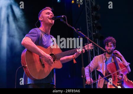 Le chanteur folk Sam Kelly joue au Womad, Charlton Park, Royaume-Uni. 27 juillet 2023 Banque D'Images