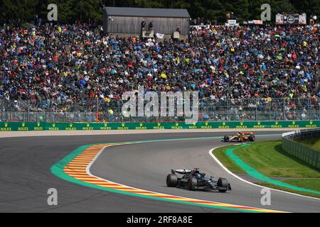 George Russell du royaume-uni au volant de la Mercedes-AMG Petronas F1 Team F1 W14 E Performance Mercedes (63) lors du Grand Prix de Belgique de Formule 1 MSC Cruises 2023 le 30 juillet 2023 à Francorchamps, Belgique. Crédit : Luca Rossini/E-Mage/Alamy Live News Banque D'Images