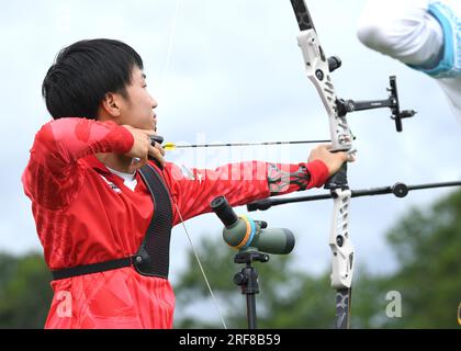 Berlin, Allemagne. 1 août 2023. Saito Fumiya, du Japon, participe à la ronde de qualification masculine récurrente aux Championnats du monde de tir à l'arc 2023 à Berlin, Allemagne, le 1 août 2023. Crédit : REN Pengfei/Xinhua/Alamy Live News Banque D'Images