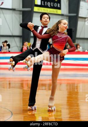 Lincoln, ne, États-Unis. 24 juillet 2023. Ethan Wu et Bethany Blutt participent à la finale de danse par équipe Freshman/sophomore ''A'' aux Championnats nationaux de patinage à roulettes 2023 à Lincoln, ne. Larry C. Lawson/CSM (Cal Sport Media via AP Images). Crédit : csm/Alamy Live News Banque D'Images