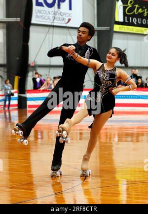 Lincoln, ne, États-Unis. 24 juillet 2023. David Chestnut et Arushi Kshatriya participent à la finale de danse par équipe Freshman/sophomore ''A'' aux Championnats nationaux de roller 2023 à Lincoln, ne. Larry C. Lawson/CSM (Cal Sport Media via AP Images). Crédit : csm/Alamy Live News Banque D'Images