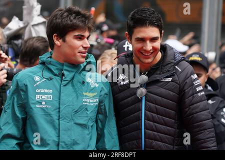 Esteban Ocon, de France, au volant de la (31) BWT Alpine F1 Team A523 Renault et lance Stroll, du Canada, au volant de la (18) Aston Martin Aramco Cognizant F1 Team AMR23 Mercedes lors du Grand Prix de Belgique de Formule 1 MSC Cruises 2023 le 30 juillet 2023 à Francorchamps, Belgique. Banque D'Images