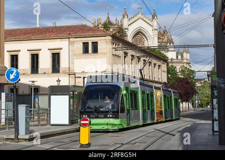 Vue du tramway dans la rue General Álava, Vitoria, Gasteiz, Álava, pays Basque, Euskadi, Euskal Herria, Espagne. Banque D'Images