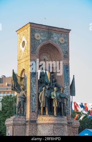 Le Monument de la République sur la place Taksim à Istanbul, Turquie Banque D'Images