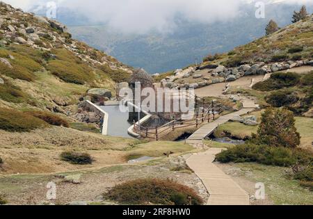 Station de jaugeage ou de jaugeage dans le parc naturel de Peñalara, Sierra de Guadarrama, Comunidad de Madrid. Banque D'Images