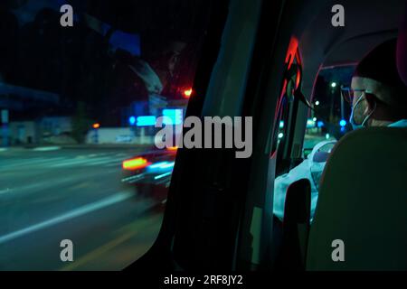 Le service d’urgence SMUR intervient dans toute la région 24 heures sur 24, 7 jours sur 7. Banque D'Images