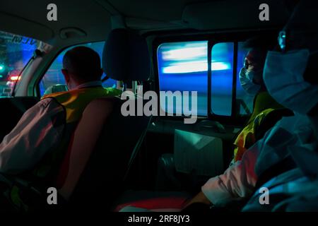 Le service d’urgence SMUR intervient dans toute la région 24 heures sur 24, 7 jours sur 7. Banque D'Images