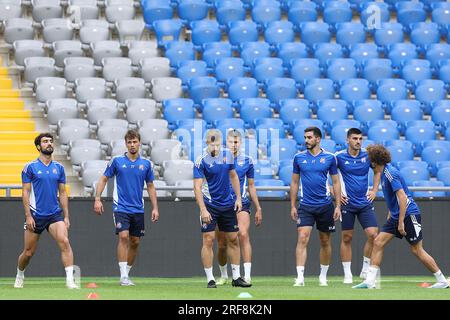 Astana, Kazahstan. 01 août 2023. Les joueurs du GNK Dinamo sont vus pendant la séance d'entraînement avant l'UEFA Champions League, deuxième tour de qualification, match de 2e étape entre Astana et Dinamo Zagreb à Astana Arena à Astana, Kazakhstan, le 1 août 2023. Photo : Goran Stanzl/PIXSELL crédit : Pixsell/Alamy Live News Banque D'Images