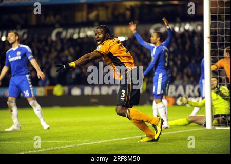 George Elokobi de Wolverhampton Wanderers célèbre après que Wolves ait marqué pour faire 1-0 Barclays Premier League - Wolverhampton Wanderers v Chelsea 05/01/2011 Banque D'Images