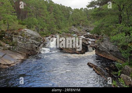 La rivière Blackwater entre Silverbridge et Little Garve, Écosse. Banque D'Images