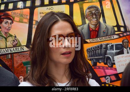 Londres, Royaume-Uni. 21 juillet 2023. L'actrice Hayley Atwell montre son soutien en tant que syndicat des arts de la scène et des industries du divertissement Equity organise un rassemblement à Leicester Square en solidarité avec la grève SAG-AFTRA. Banque D'Images