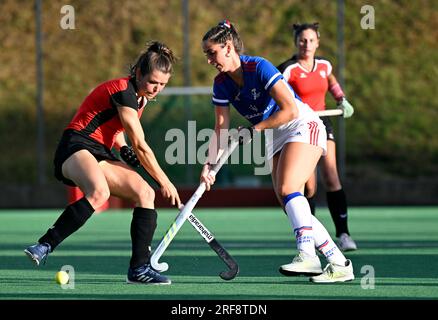 Prague, République tchèque. 01 août 2023. Amelia Katerla (POL) et Nikol Babicka (CZE) en action lors du Championnat EuroHockey féminin 2023 II, poule A, match Pologne vs République tchèque, le 1 août 2023, à Prague, République tchèque. Crédit : Katerina Sulova/CTK photo/Alamy Live News Banque D'Images