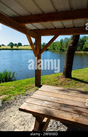 Lac dans le paysage français Banque D'Images