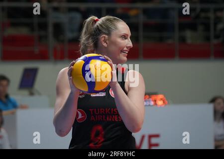 ISTANBUL, TURKIYE - 25 MARS 2023 : Madison Rishel dans Turk Hava Yollari vs Vakifbank Turkish Sultans League match au Burhan Felek Sport Hall Banque D'Images